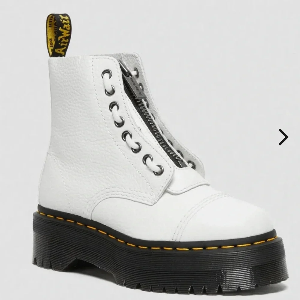 ! Dr. Martens SINCLAIR MILLED LEATHER PLATFORM BOOTS MSRP$250 in white